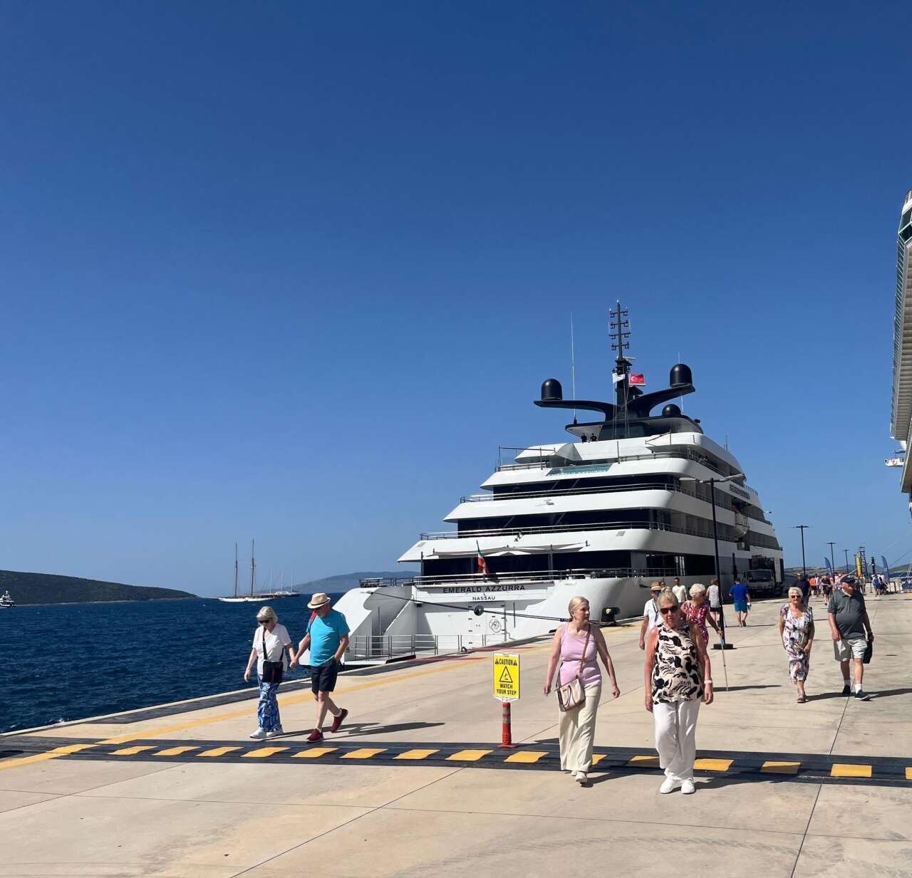 Bodrum’da Kruvaziyer Bereketi: 2 Gemiyle Yaklaşık 2 Bin Turist Geldi 2